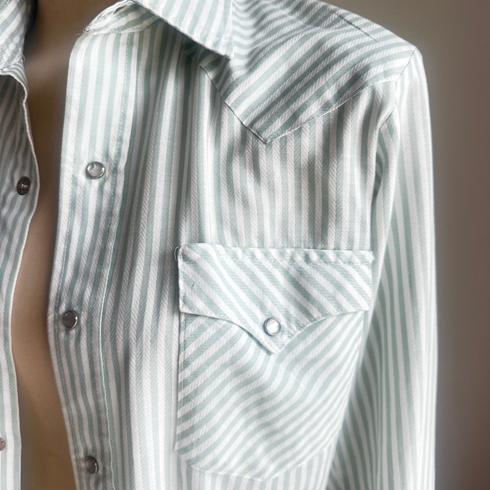 Karma Men's Mint Striped Button Down Shirt - Picture 4 of 5